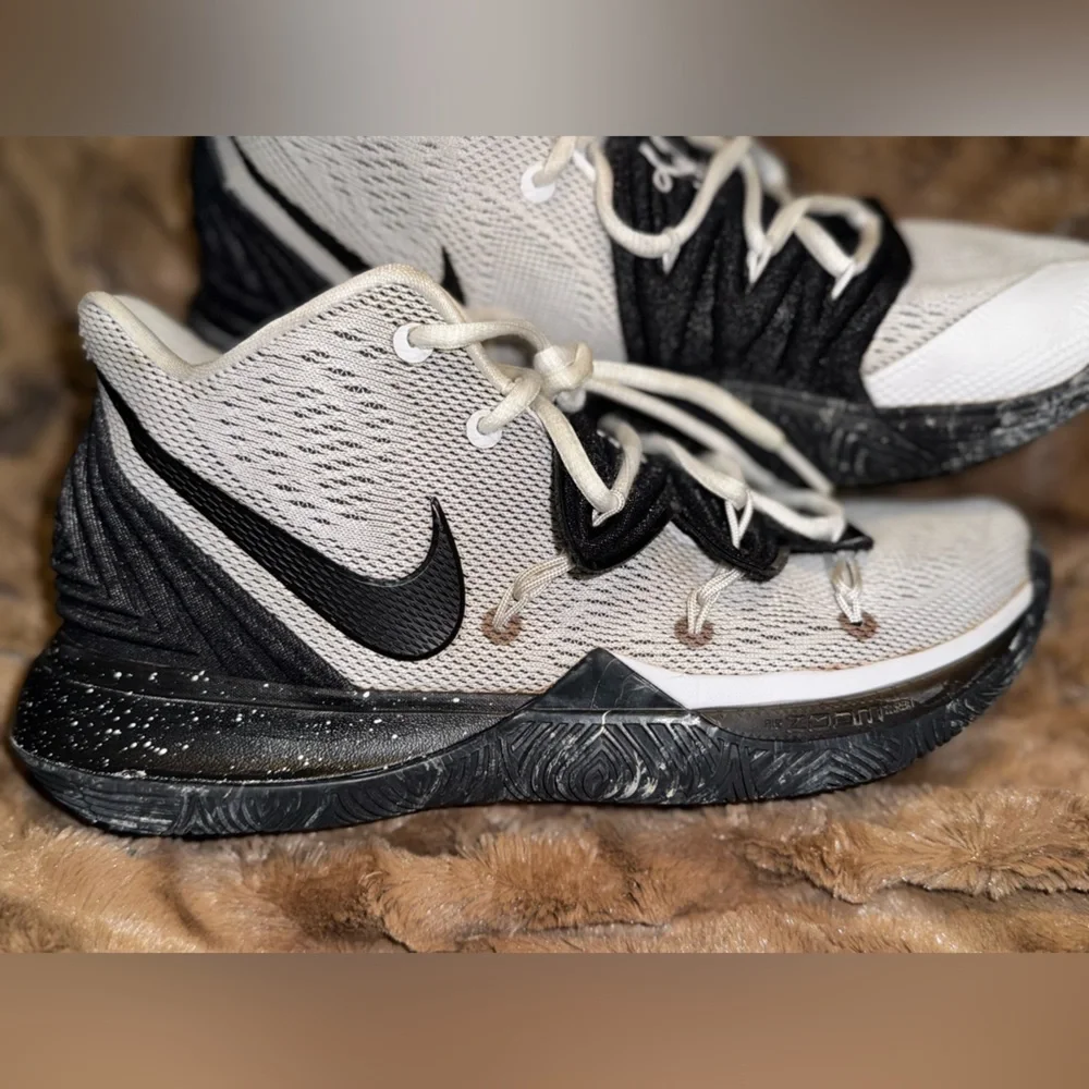 Nike Kyrie 5 Oreo - AO2918-100 Men’s US 8